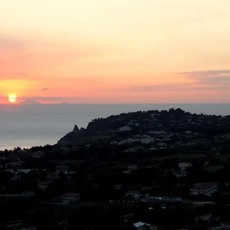 2 Bed With A Spectacular Panoramic Sea, Coastline And Mountain Views Santa Maria (Vibo Valentia)